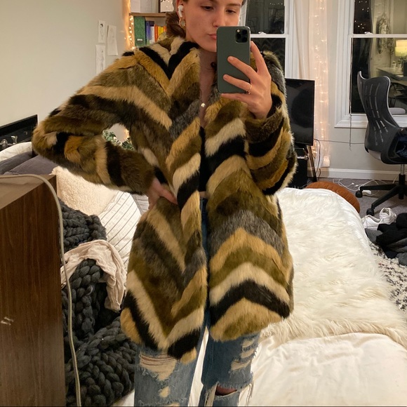 zig-zag patch color block faux fur coat - Picture 1 of 8